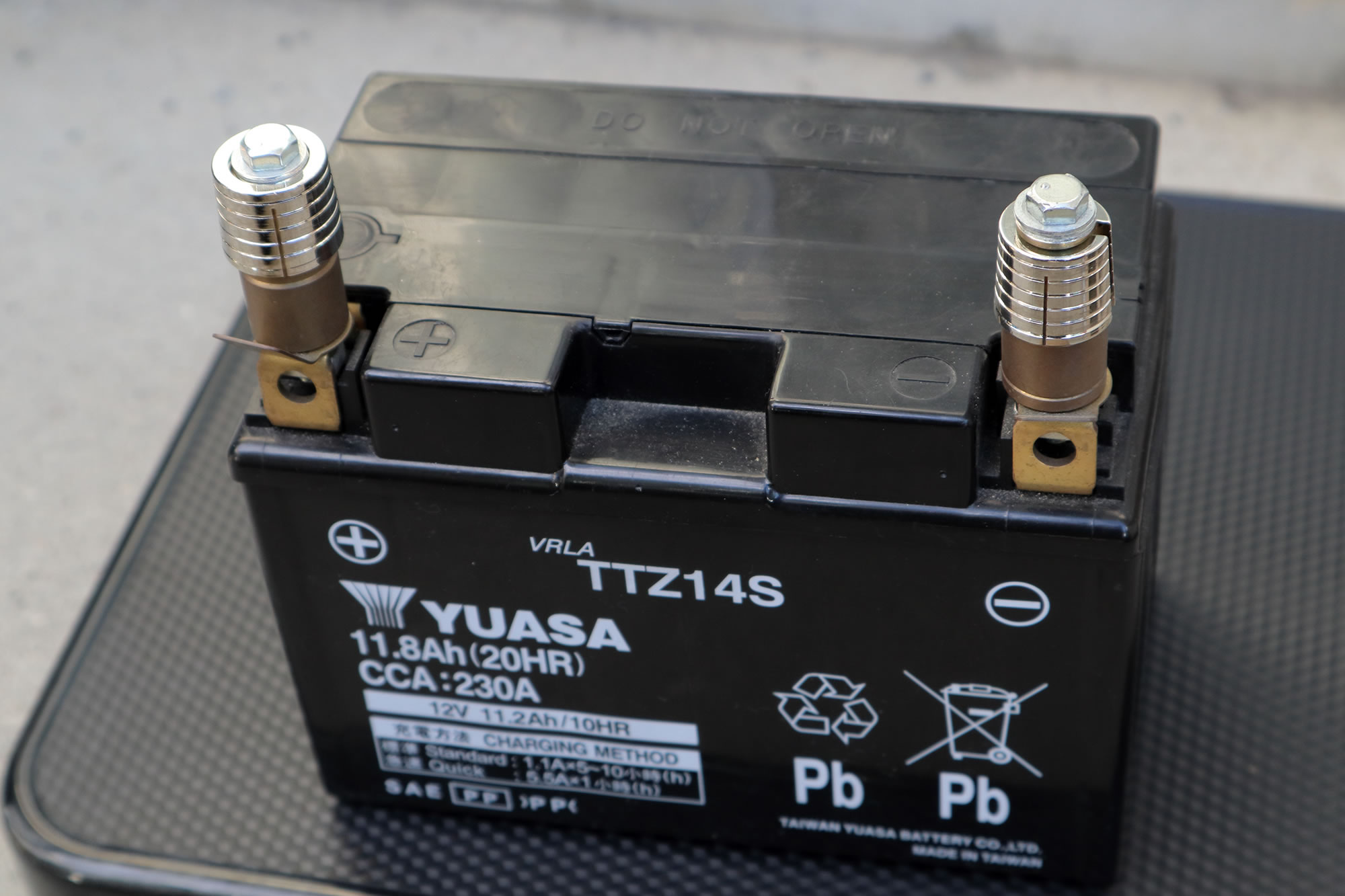 cycle with motor and battery