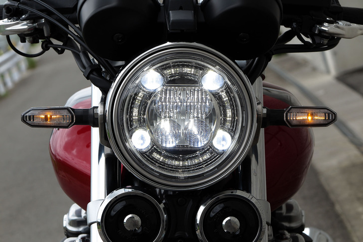 CB1100RSのLEDヘッドライト