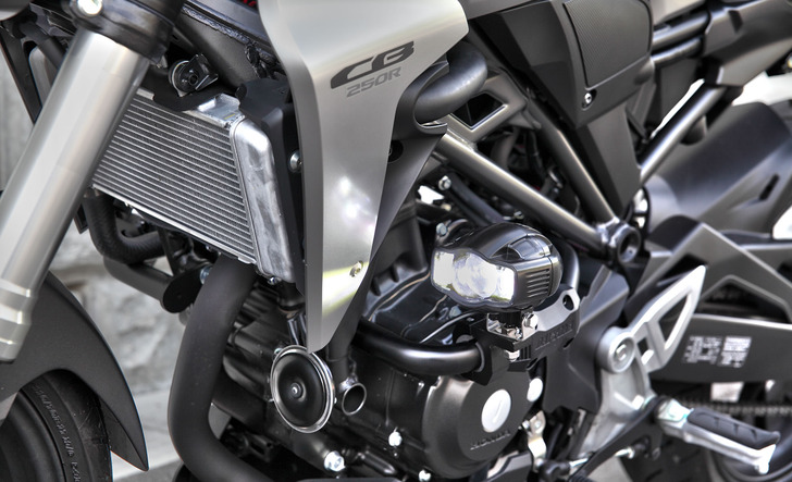 CB250R追加ライト