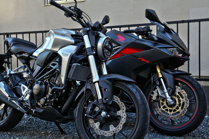 CB250RとCBR250RR