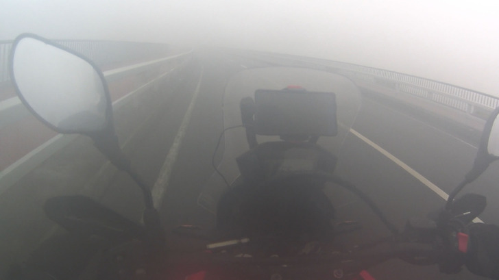 CRF250RALLY霧の中