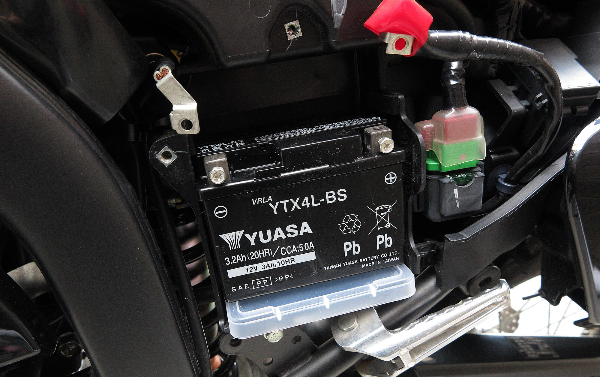 Crf250rallyの軽量化 バッテリーの小型化 シモケンサイズのバイク専用ブログ
