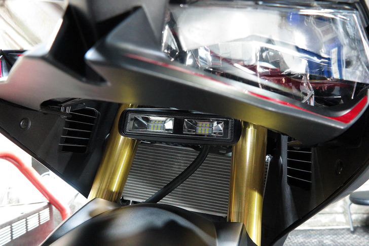 CBR250RRにフォグランプ