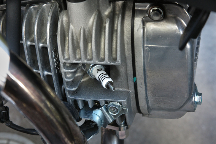 クロスカブ110にmotoDXプラグ