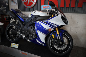 yamaha-r1-2014-11-06.jpg