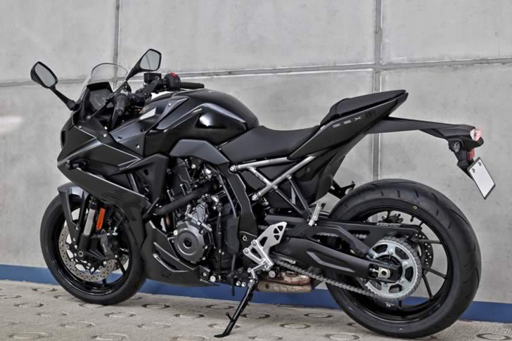 GSX-8R(EM1AA)トンネルでの撮影リア側